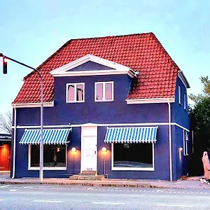 Guest house 'blue House' In Vintage Villa&garden, Copenhagen